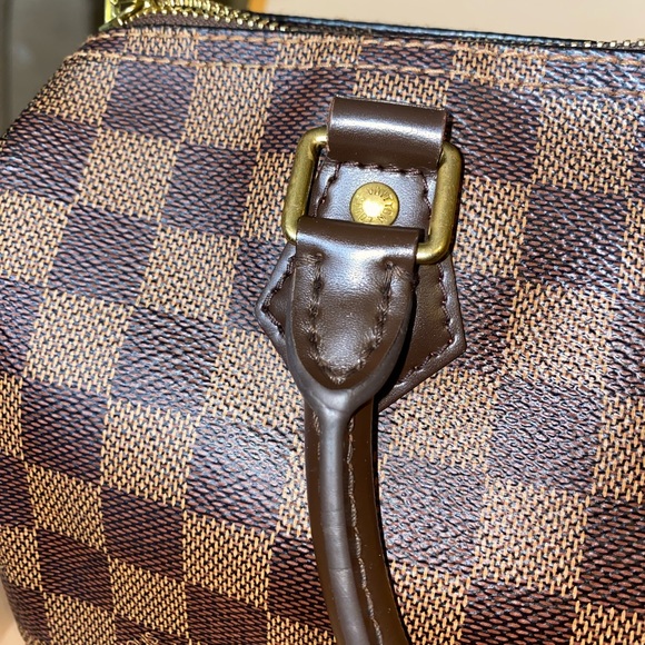 LV Speedy 25 Purse - Like New - Picture 4 of 16